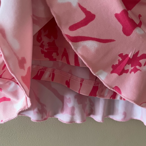 Golftini Light Pink Skort with Dark Pink & White Abstract Streak Print - Picture 15 of 16